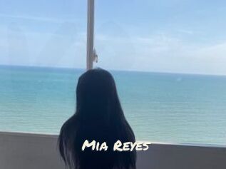 Mia_Reyes