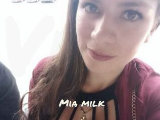 Mia_milk